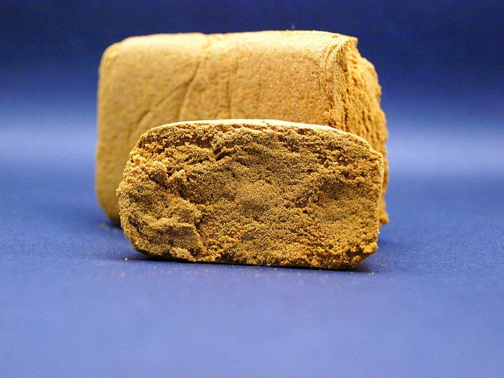 Royal Jaune Mousseux, résine CBD Premium faite en France à partir de Fleurs CBD Indoor